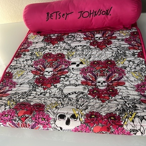 Betsey Johnson Beach Mat NWT - Picture 5 of 8
